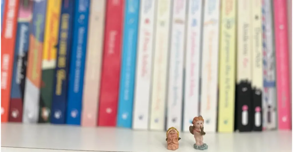 20 tropes de romance que amamos odiar